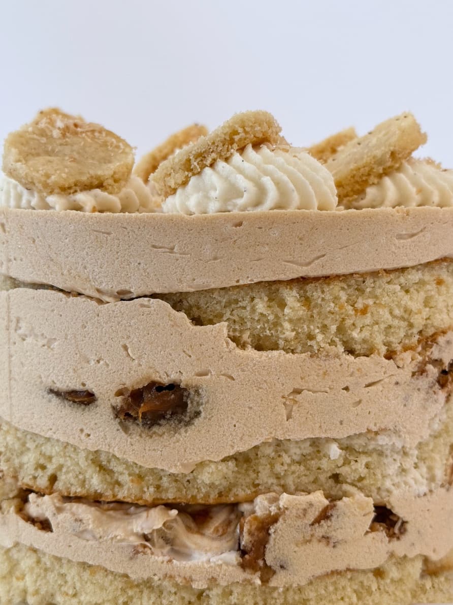 alfajores layer cake close-up